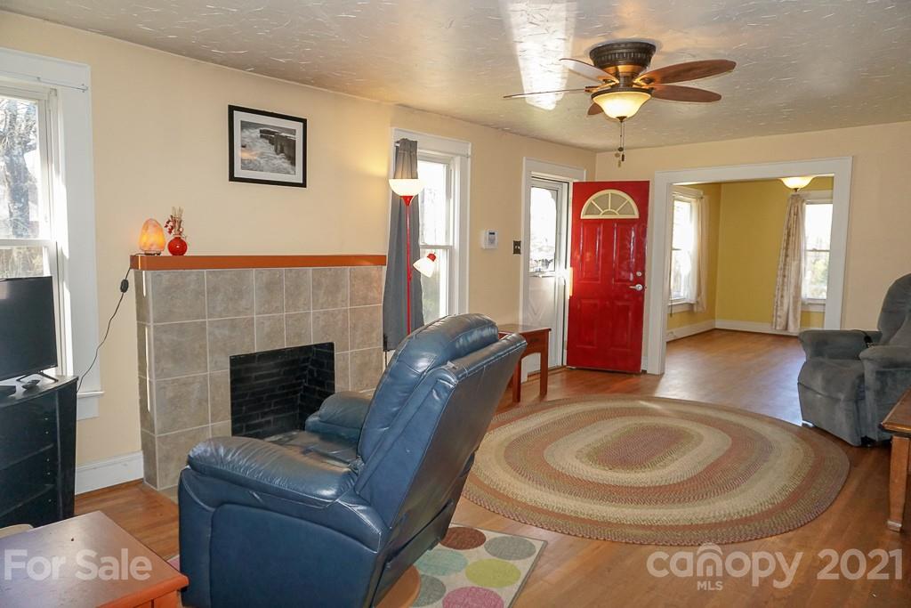 414 4th Street Southwest Conover, NC 28613 - Photo 4 of 39 Gallery Image 4