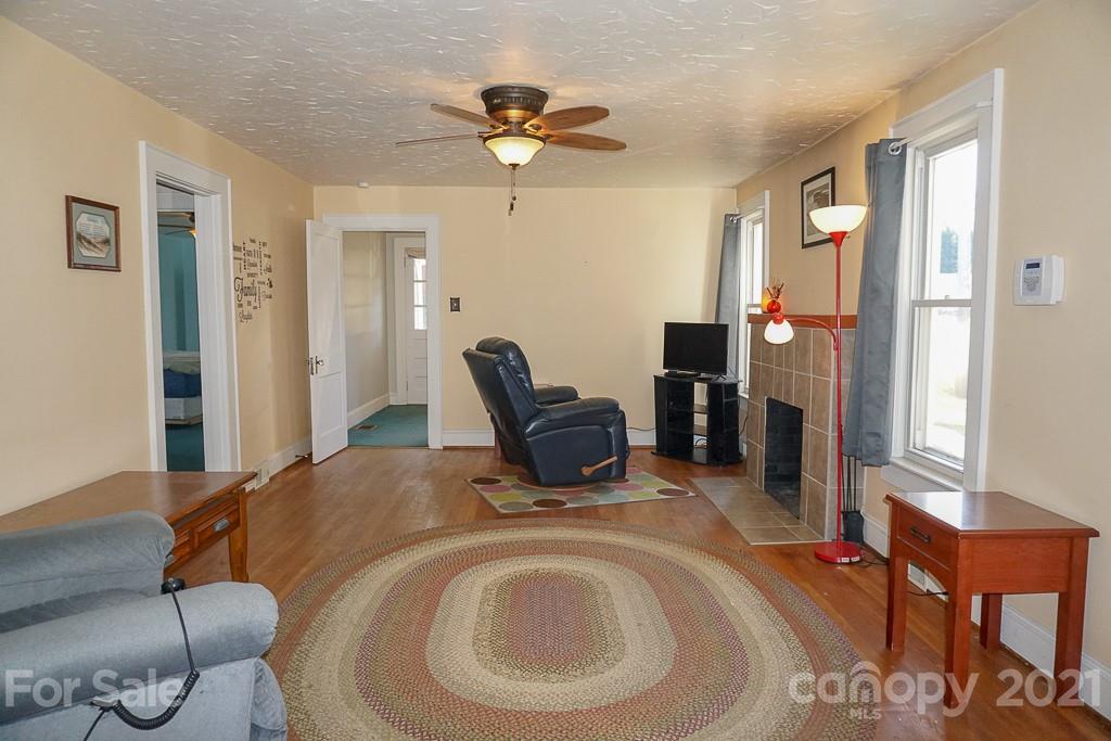 414 4th Street Southwest Conover, NC 28613 - Photo 5 of 39 Gallery Image 5