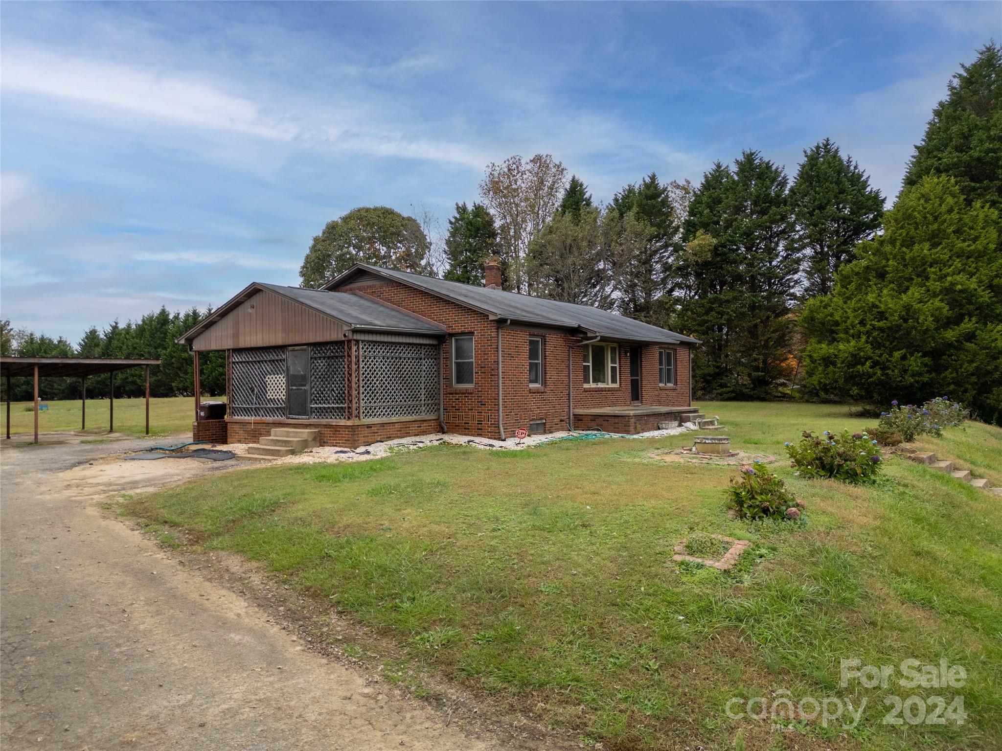3985 Caldwell Road Newton, NC 28658 - Photo 3 of 27 Gallery Image 3