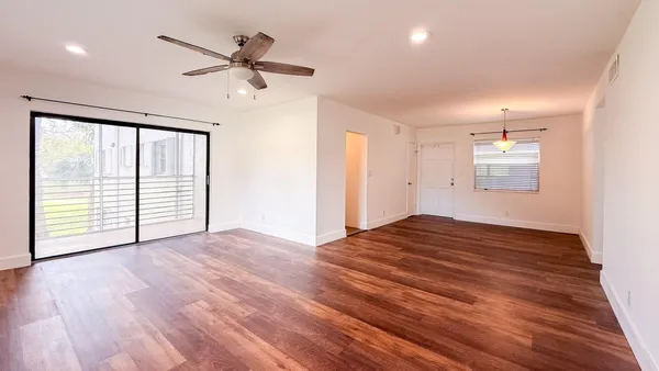 $2,300 | 2420 Southwest 81st Avenue, Unit 201, Davie, FL 33324