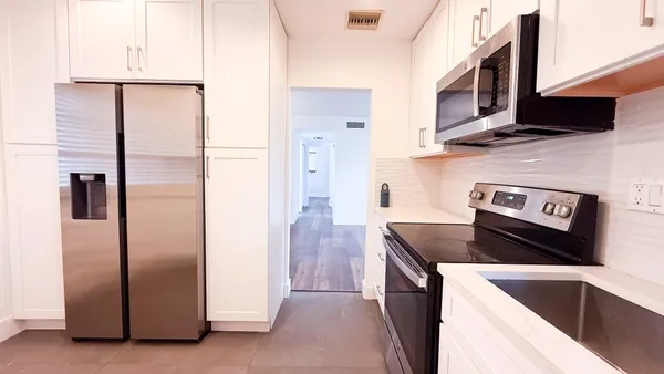 $2,300 | 2420 Southwest 81st Avenue, Unit 201, Davie, FL 33324