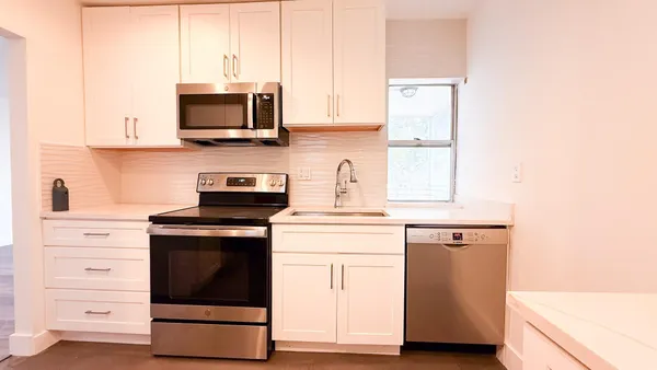 $2,300 | 2420 Southwest 81st Avenue, Unit 201, Davie, FL 33324