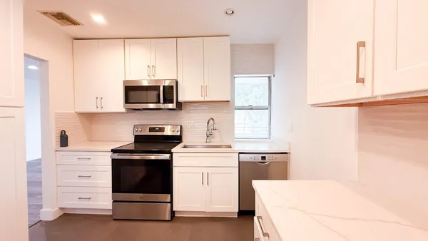 $2,300 | 2420 Southwest 81st Avenue, Unit 201, Davie, FL 33324