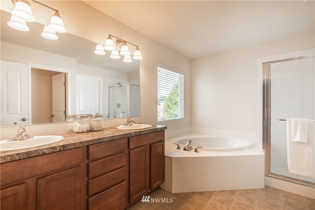24050 Southeast 263rd Place Maple Valley, WA 98038 - Photo 19 of 39