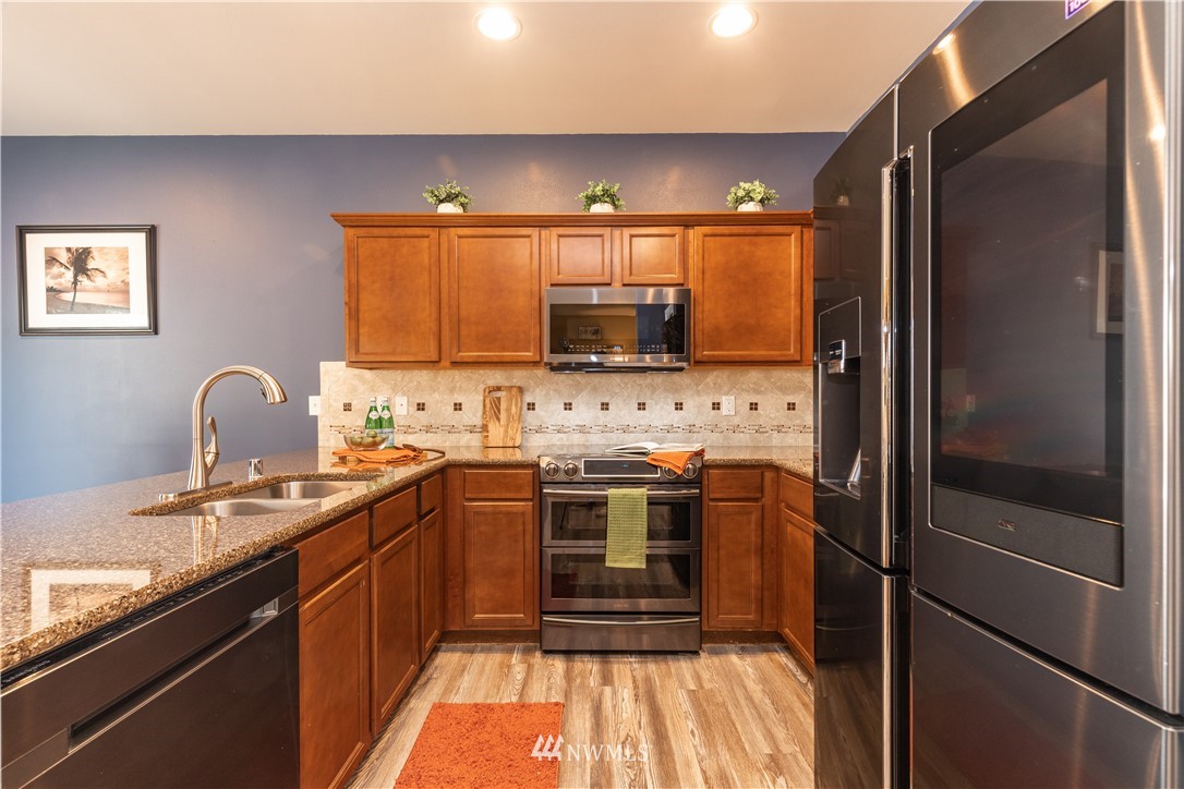 24050 Southeast 263rd Place Maple Valley, WA 98038 - Photo 4 of 39