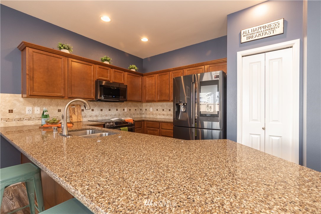 24050 Southeast 263rd Place Maple Valley, WA 98038 - Photo 5 of 39
