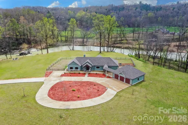 $1,250,000 | 118 McOwenben Pass, Lake Lure, NC 28746