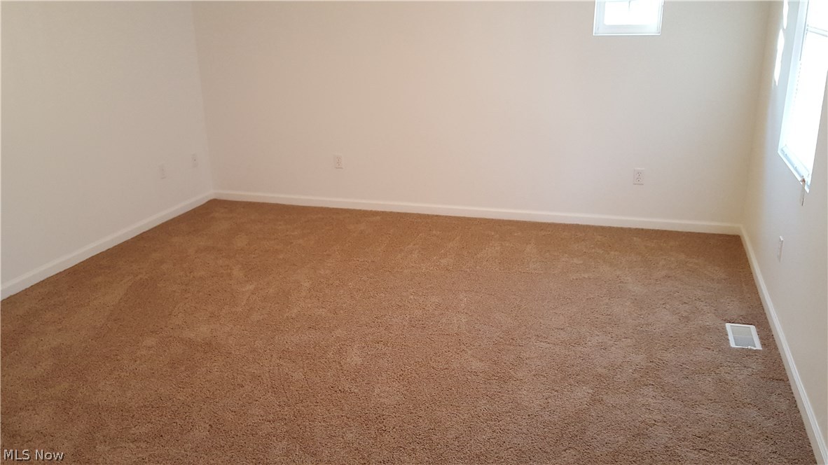18310 Cornwall Road Cleveland, OH 44119 - Photo 4 of 25 Gallery Image 4