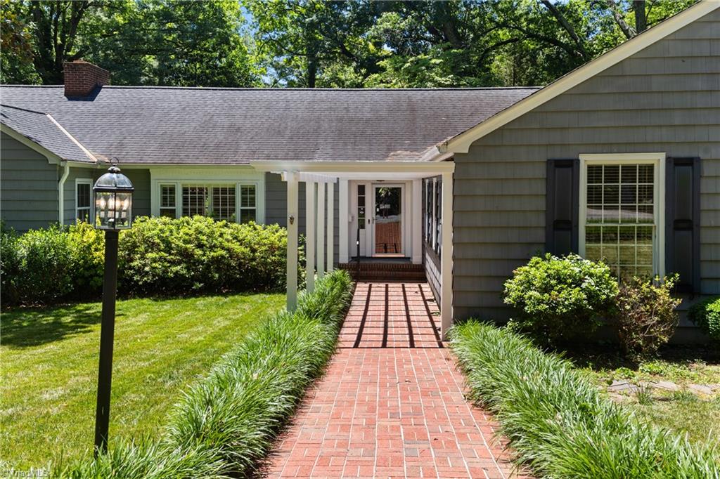 521 Buckingham Road Winston-Salem, NC 27104 - Photo 3 of 50