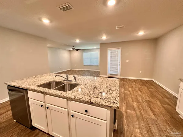 $2,100 | 7404 Oak Lake Boulevard, Pensacola, FL 32526