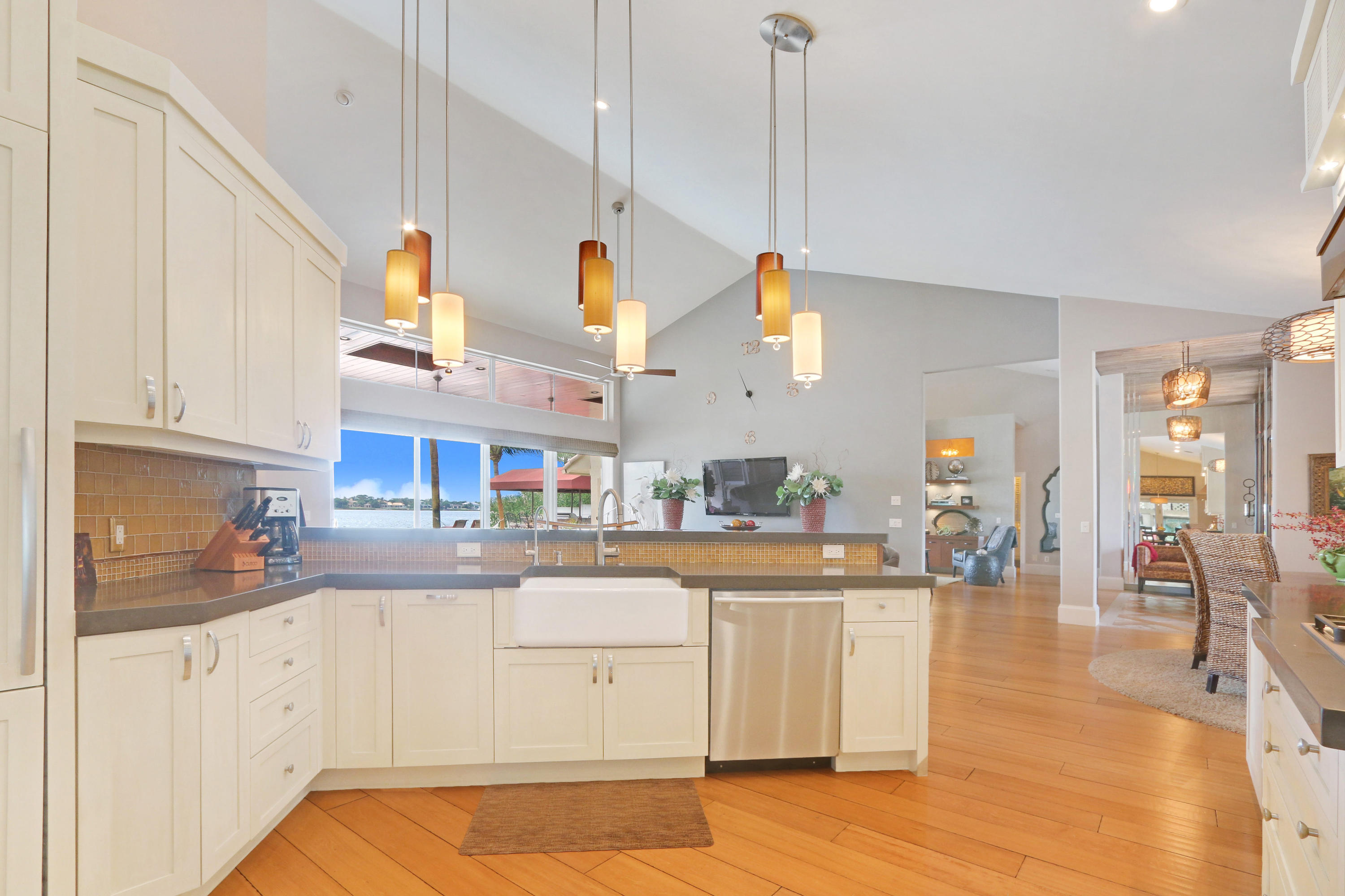 207 River Drive Tequesta, FL 33469 - Photo 19 of 47 207 River Dr Jupiter FL 33469-print-010-