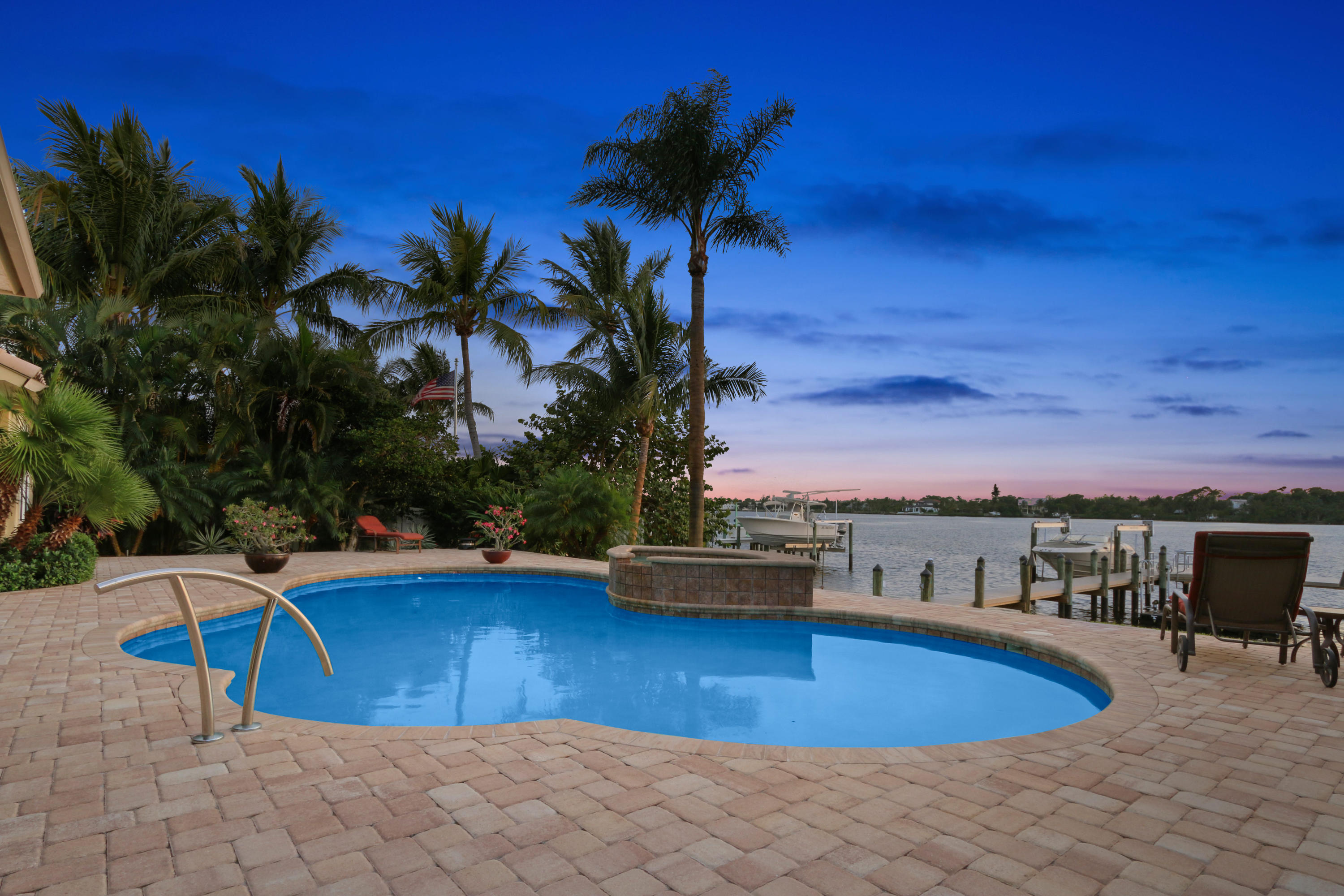 207 River Drive Tequesta, FL 33469 - Photo 7 of 47 207 River Dr Jupiter FL 33469-print-051-