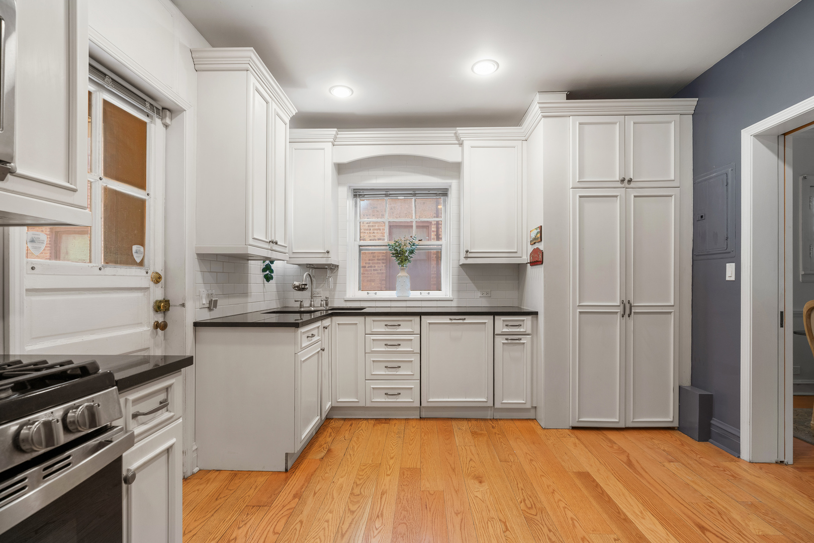 496 Sheridan Road, Unit 1 Evanston, IL 60202 - Photo 14 of 29