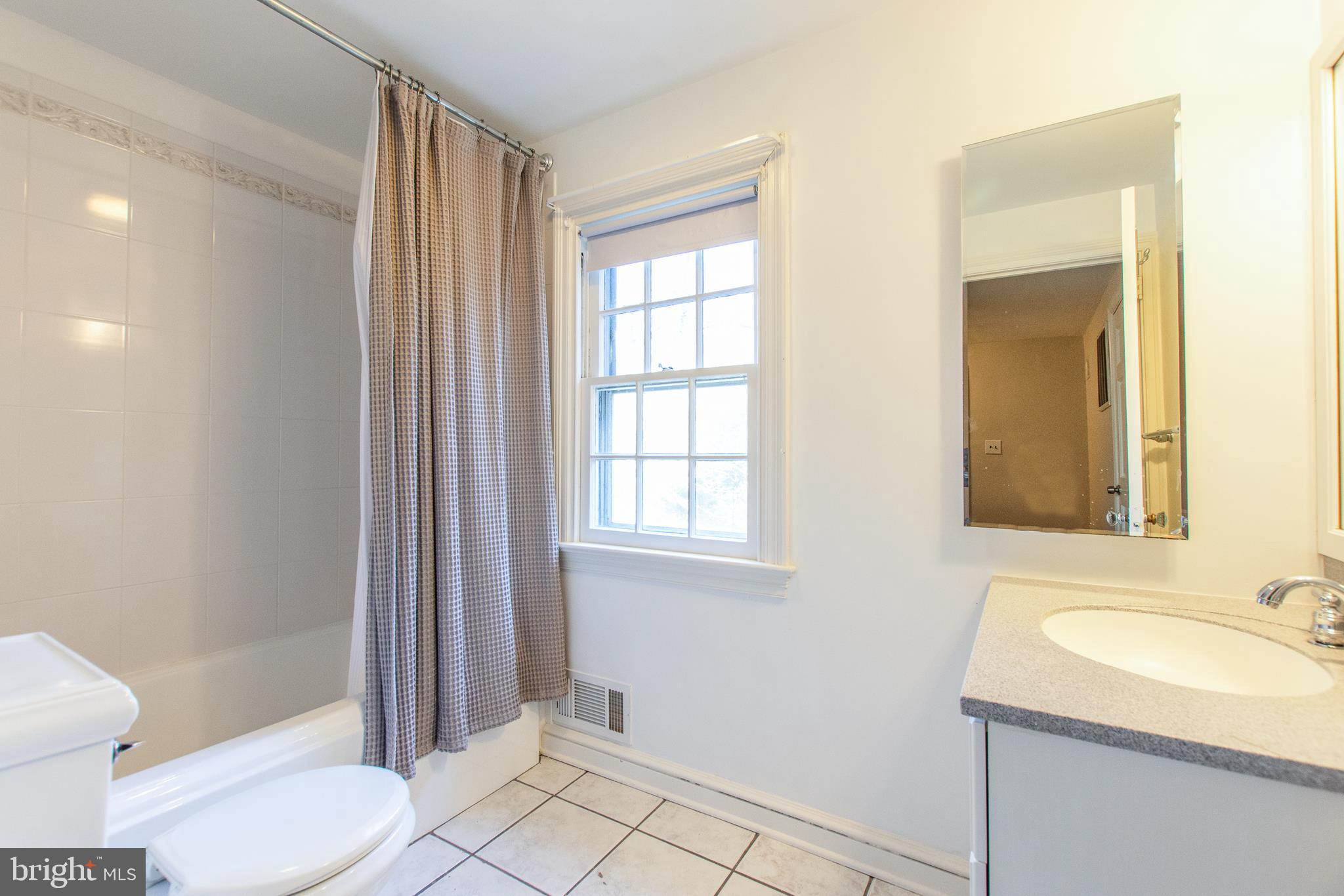 906 Overbrook Road Wilmington, DE 19807 - Photo 33 of 40 Third Floor Bathroom