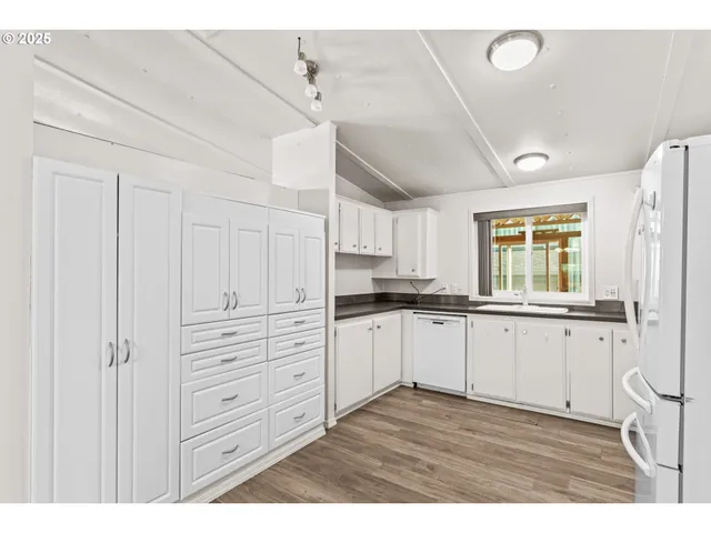 $129,900 | 1199 North Terry Street, Unit 195, Eugene, OR 97402