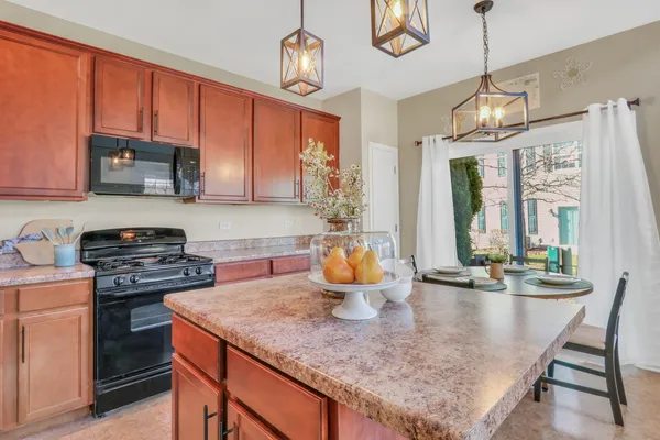 $294,000 | 551 South Jade Lane, Unit 551, Round Lake, IL 60073