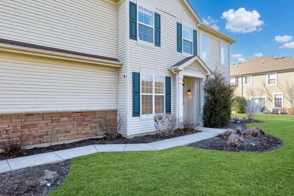 $294,000 | 551 South Jade Lane, Unit 551, Round Lake, IL 60073