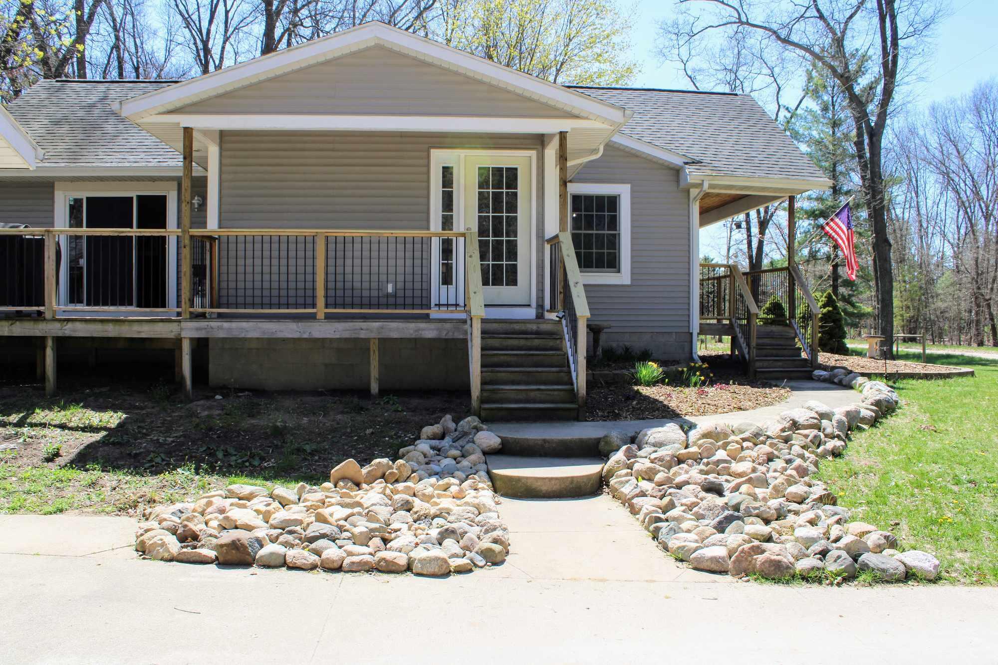 5232 Automobile Road Muskegon, MI 49445 - Photo 5 of 55 440704345_1527479981535012_2549924284297