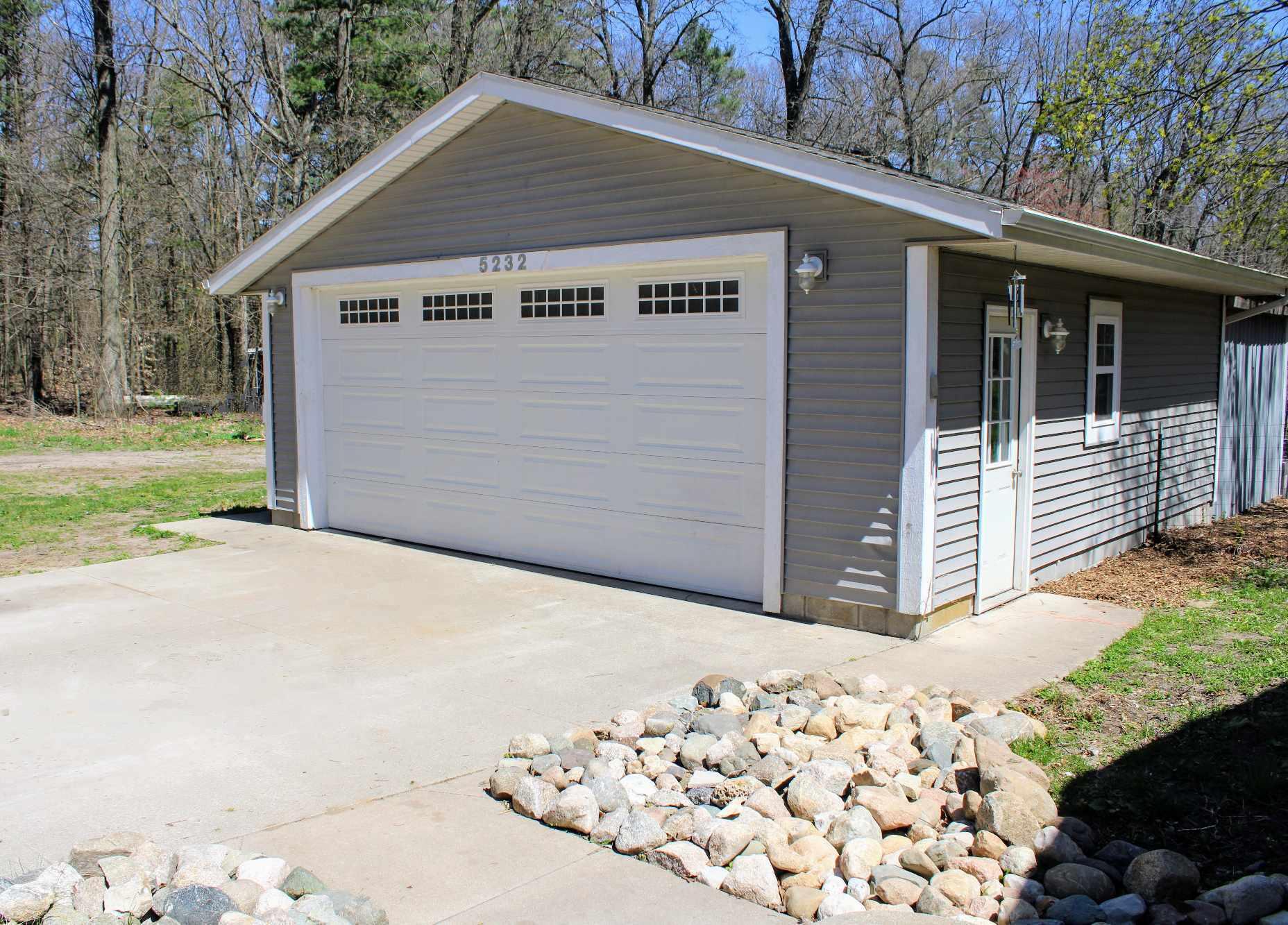 5232 Automobile Road Muskegon, MI 49445 - Photo 6 of 55 437066068_780550987119250_52787249854415