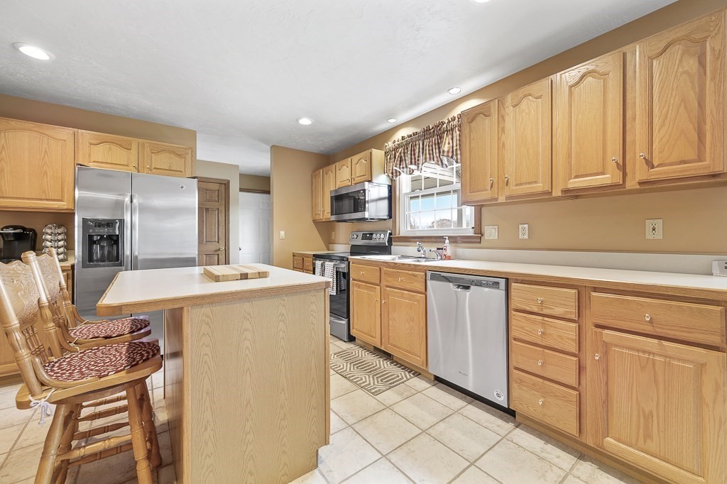 16 Bates Road Dudley, MA 01571 - Photo 19 of 42 Gallery Image 19