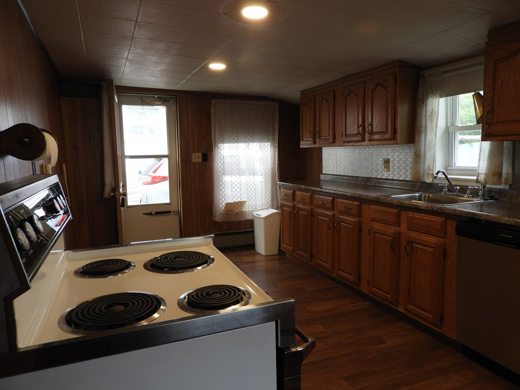 93 Champlain Street Plattsburgh, NY 12901 - Photo 8 of 26 Gallery Image 8