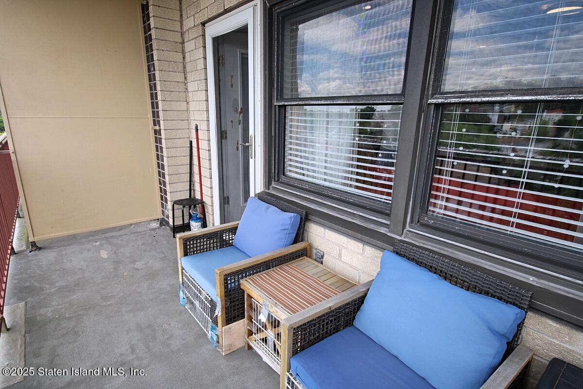 1000 Clove Road, Unit 7G Staten Island, NY 10301 - Photo 9 of 16 a view of sitting area with bench