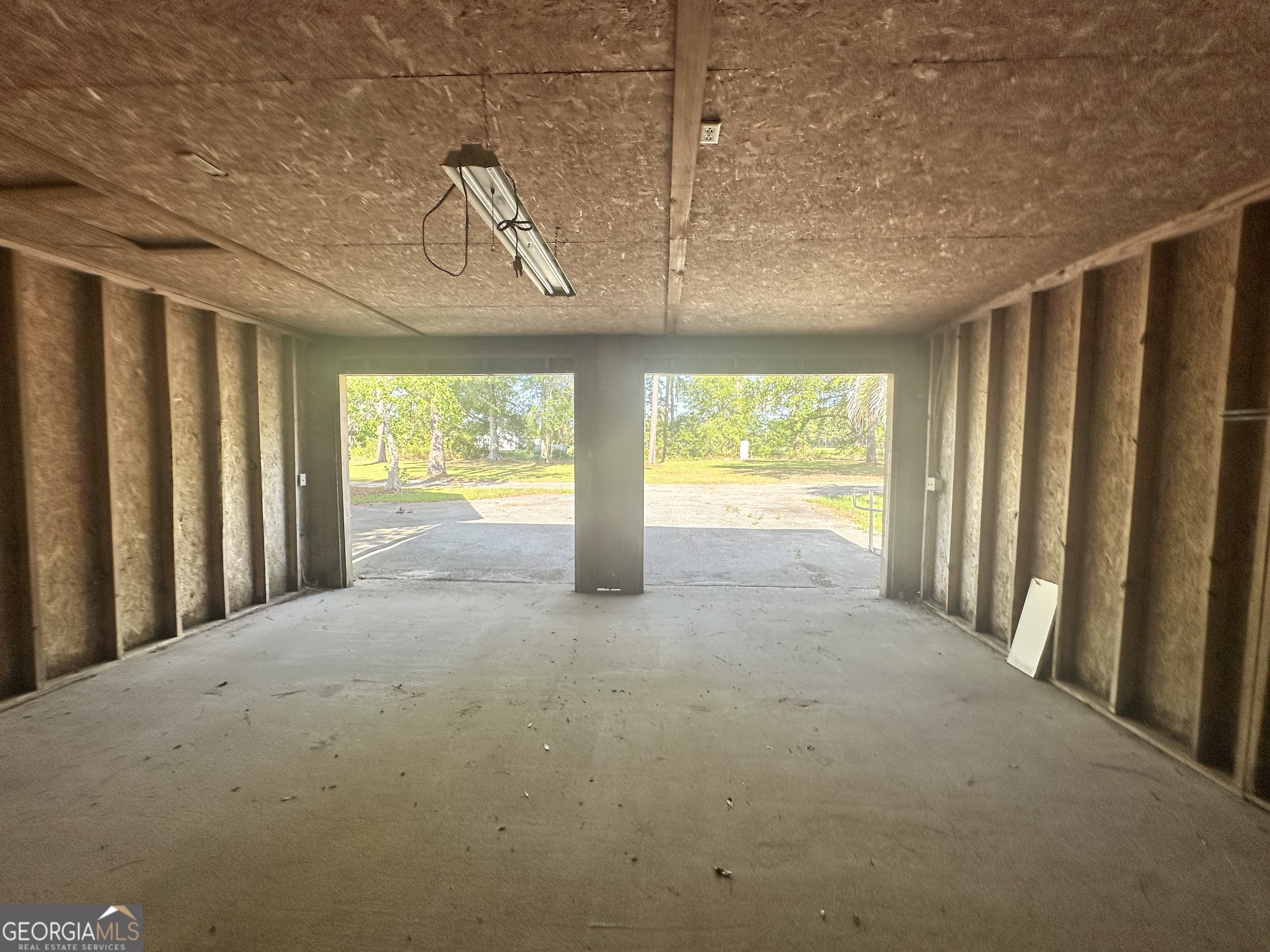 6498 Central Avenue Waycross, GA 31503 - Photo 16 of 20 a view of an empty room with a window