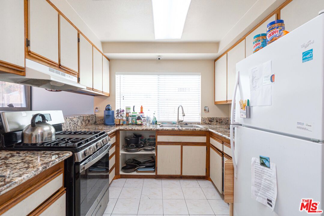 724 Anzac Circle Compton, CA 90220 - Photo 4 of 16 a kitchen with a sink a stove and cabinets