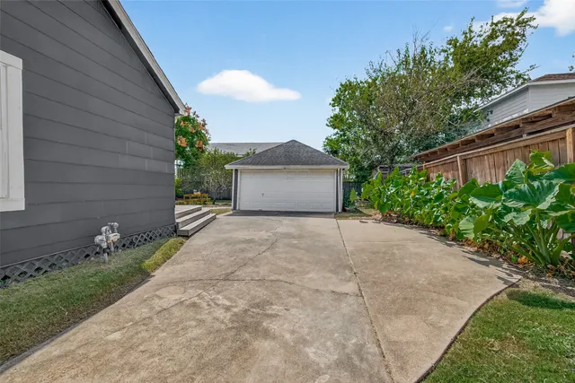 $2,200 | 5610 Truett Street, Houston, TX 77023