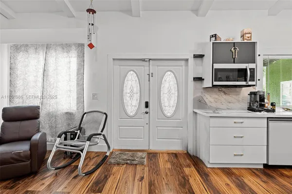 a view of a livingroom with furniture and windows