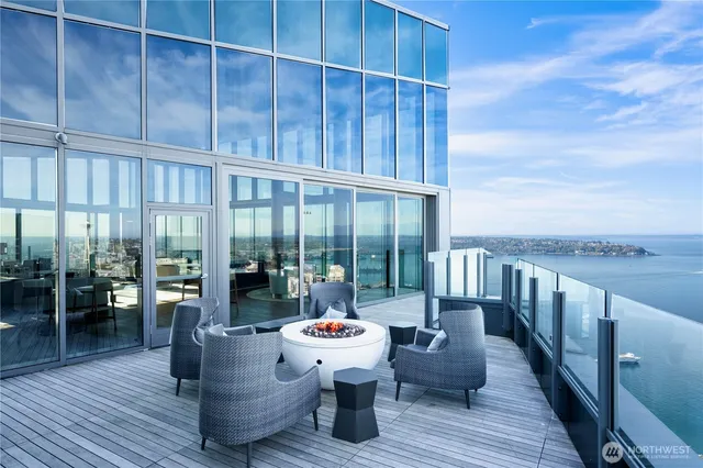 $1,060,000 | 121 Stewart Street, Unit 1605, Seattle, WA 98101