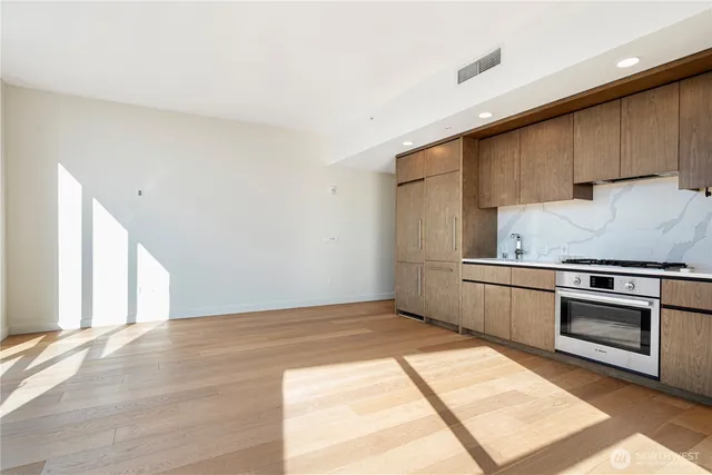 $1,060,000 | 121 Stewart Street, Unit 1605, Seattle, WA 98101