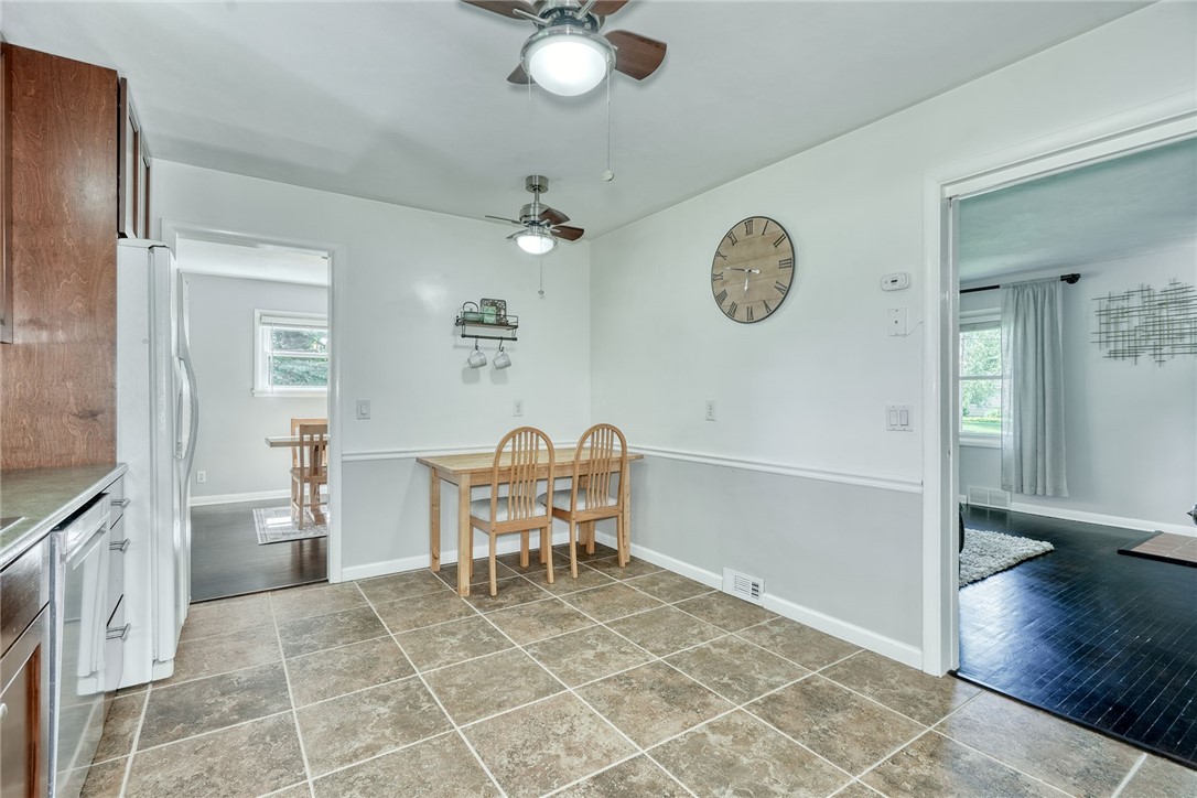 1038 Whalen Road Penfield, NY 14526 - Photo 18 of 46 Wide open kitchen with plenty of eat in space. Qua