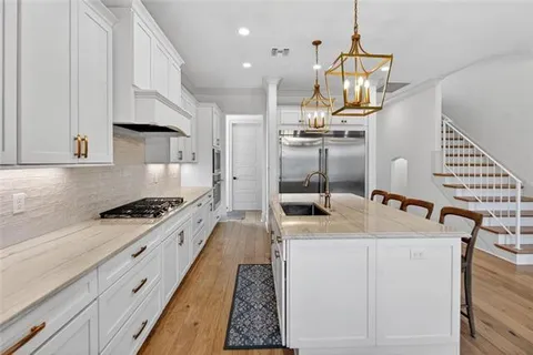 $1,199,000 | 11 Metairie Court, Metairie, LA 70001