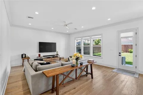 $1,199,000 | 11 Metairie Court, Metairie, LA 70001