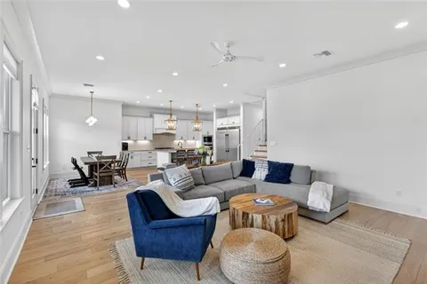 $1,199,000 | 11 Metairie Court, Metairie, LA 70001