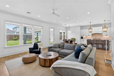 $1,199,000 | 11 Metairie Court, Metairie, LA 70001