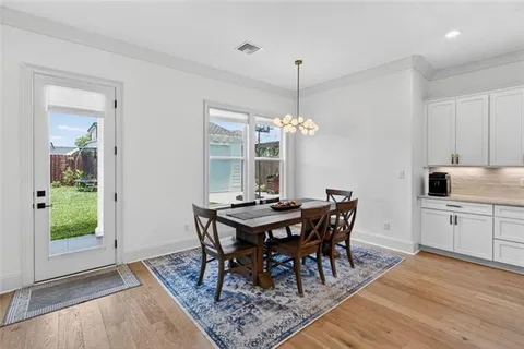 $1,199,000 | 11 Metairie Court, Metairie, LA 70001