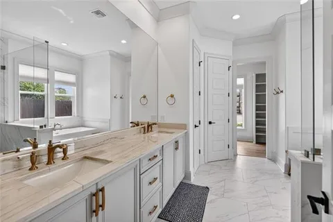 $1,199,000 | 11 Metairie Court, Metairie, LA 70001