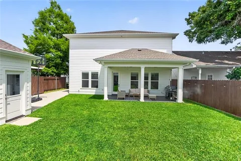$1,199,000 | 11 Metairie Court, Metairie, LA 70001