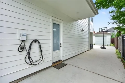 $1,199,000 | 11 Metairie Court, Metairie, LA 70001