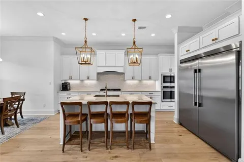 $1,199,000 | 11 Metairie Court, Metairie, LA 70001