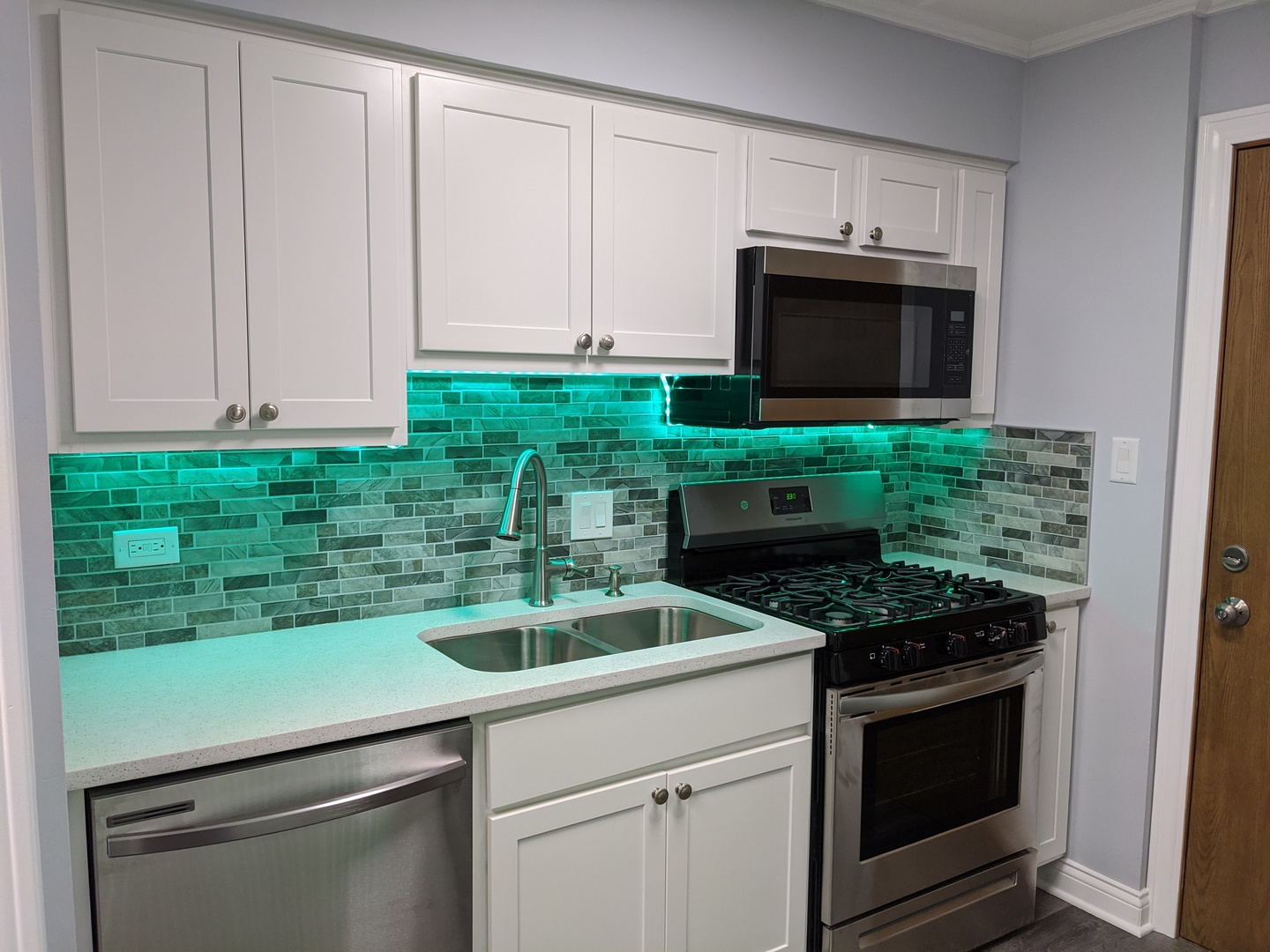 10440 South Ridgeland Avenue, Unit 5 Chicago Ridge, IL 60415 - Photo 15 of 27 a kitchen with a stove and a microwave