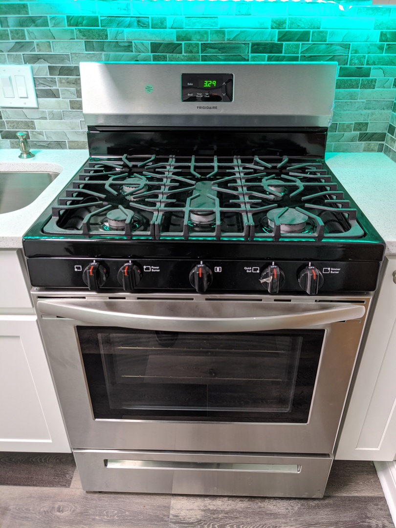 10440 South Ridgeland Avenue, Unit 5 Chicago Ridge, IL 60415 - Photo 16 of 27 a stove top oven sitting inside of a kitchen