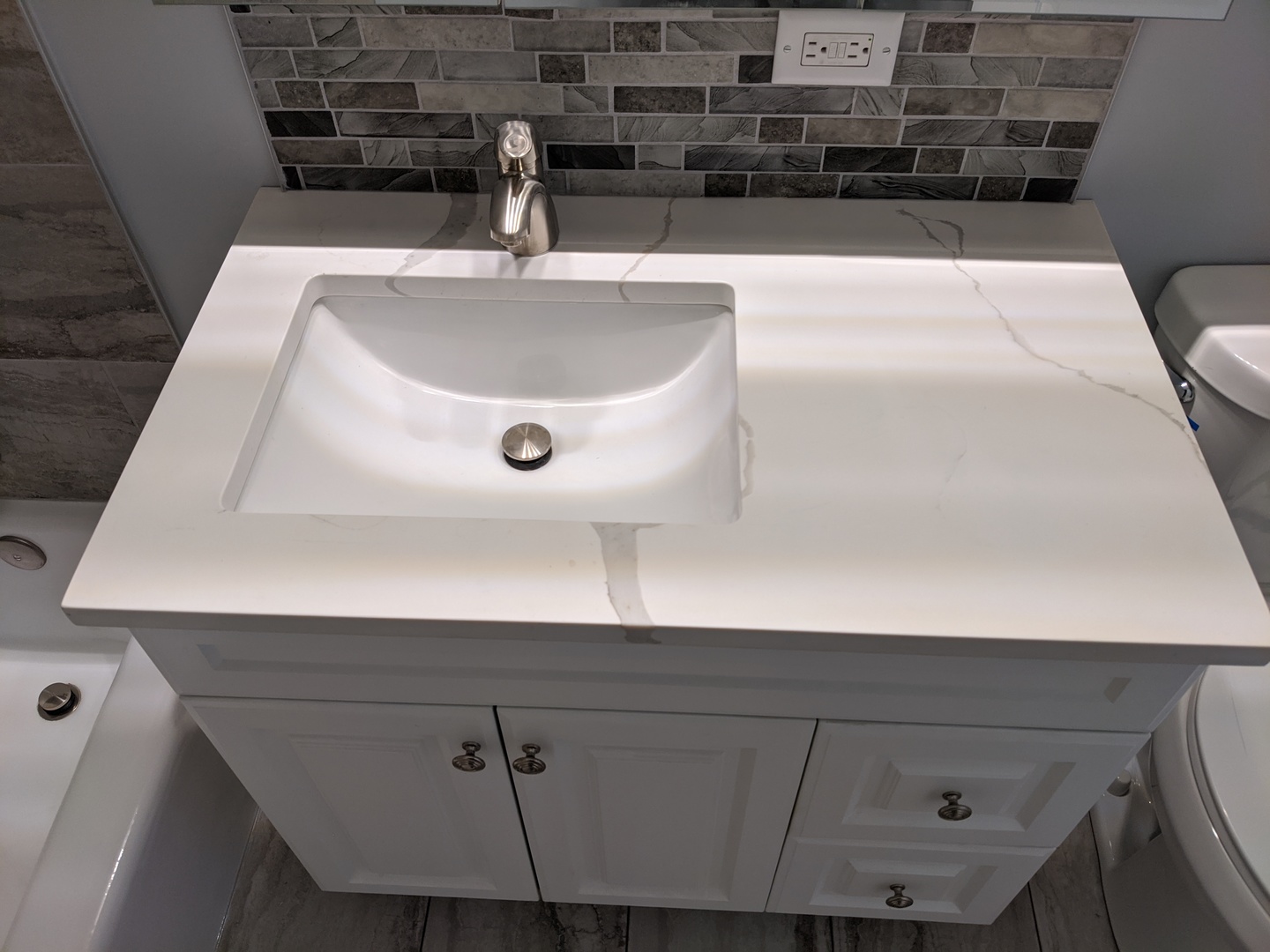 10440 South Ridgeland Avenue, Unit 5 Chicago Ridge, IL 60415 - Photo 21 of 27 a close view of sink