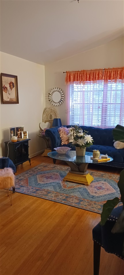 2920 Invergarry Road Memphis, TN 38128 - Photo 18 of 18 a living room with furniture and a window