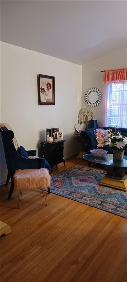 2920 Invergarry Road Memphis, TN 38128 - Photo 3 of 18 a living room with furniture window and a lamp