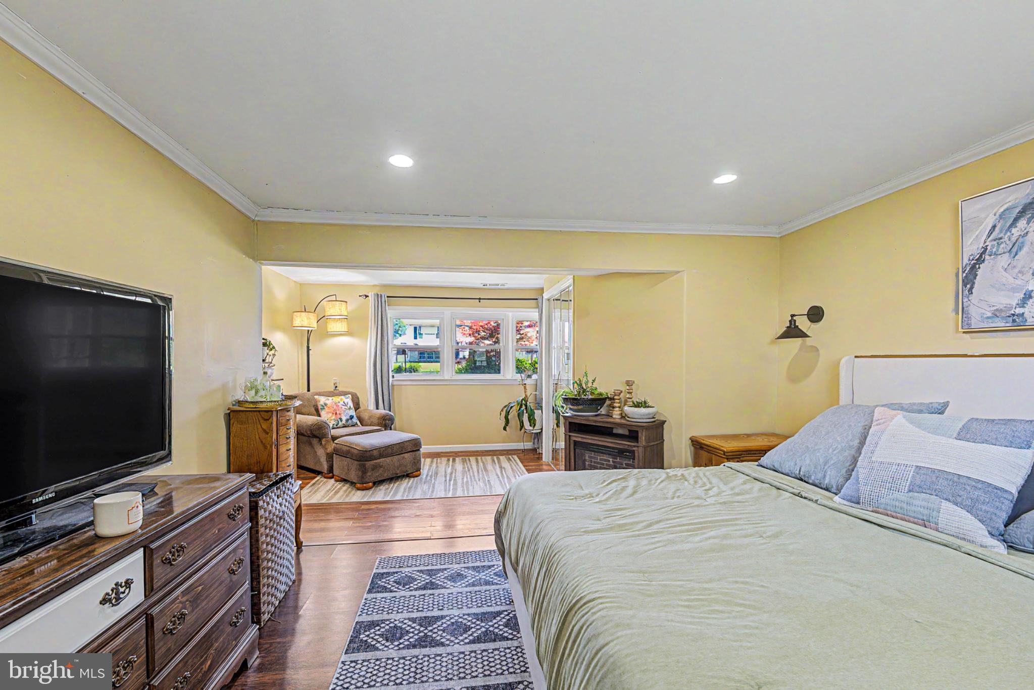 233 Purdue Avenue Pemberton, NJ 08068 - Photo 17 of 31 Cozy retreat with natural light.