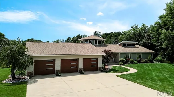 $699,900 | 5119 White Oak Drive, Smithton, IL 62285