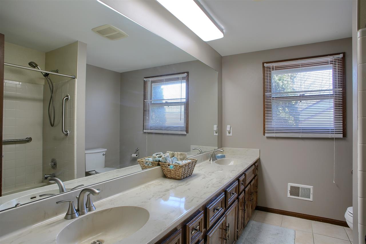 2614 Lambeth Park Rochester Hills, MI 48306 - Photo 25 of 32